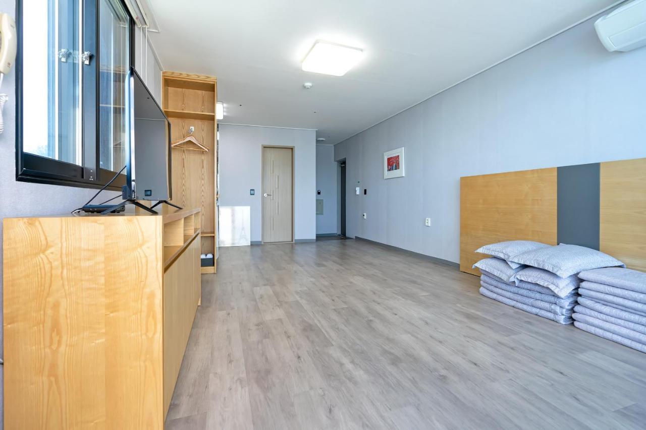 Gold Beach Resort Йосу Экстерьер фото