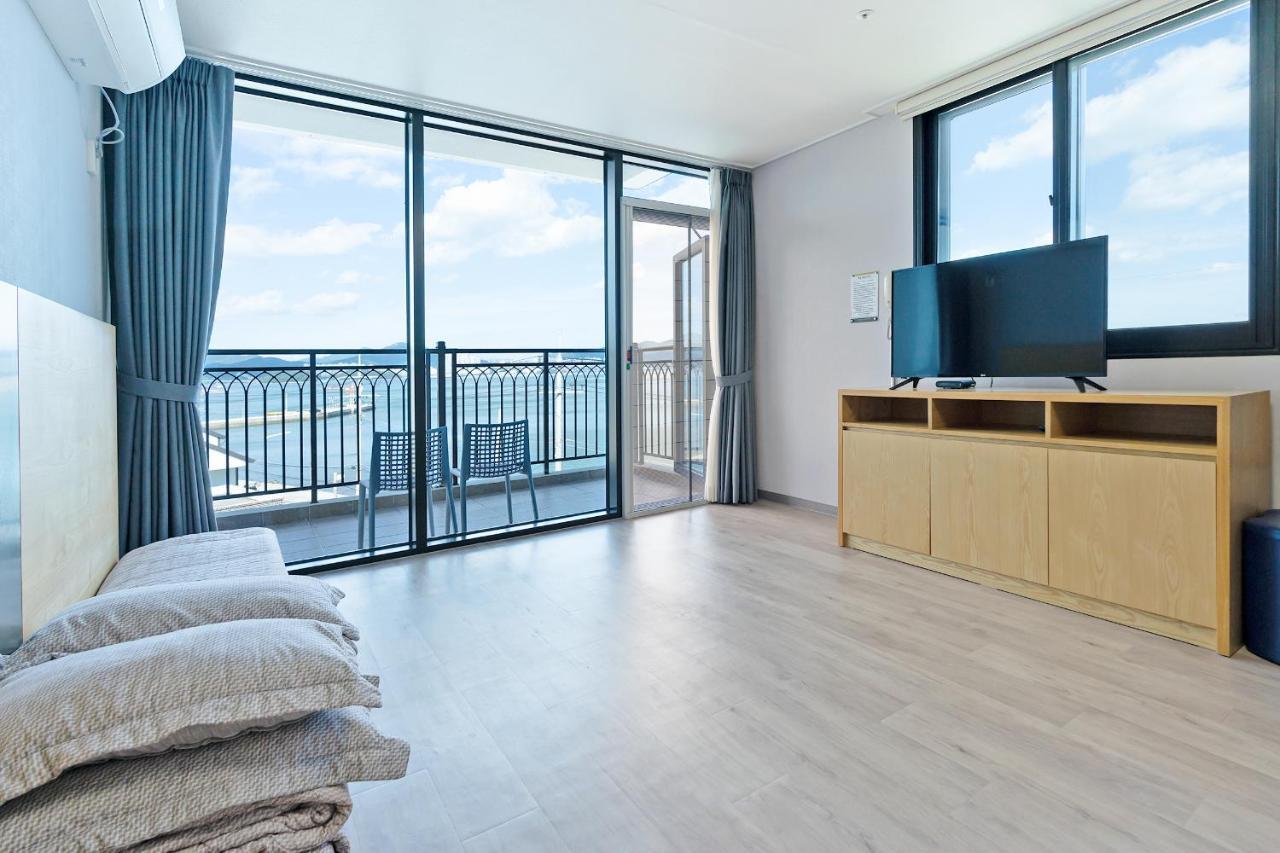 Gold Beach Resort Йосу Экстерьер фото