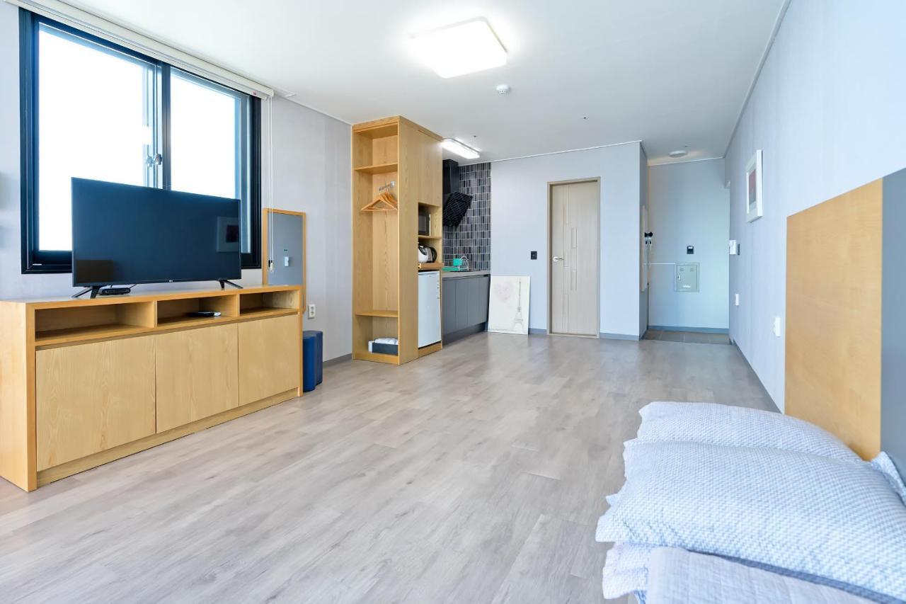 Gold Beach Resort Йосу Экстерьер фото