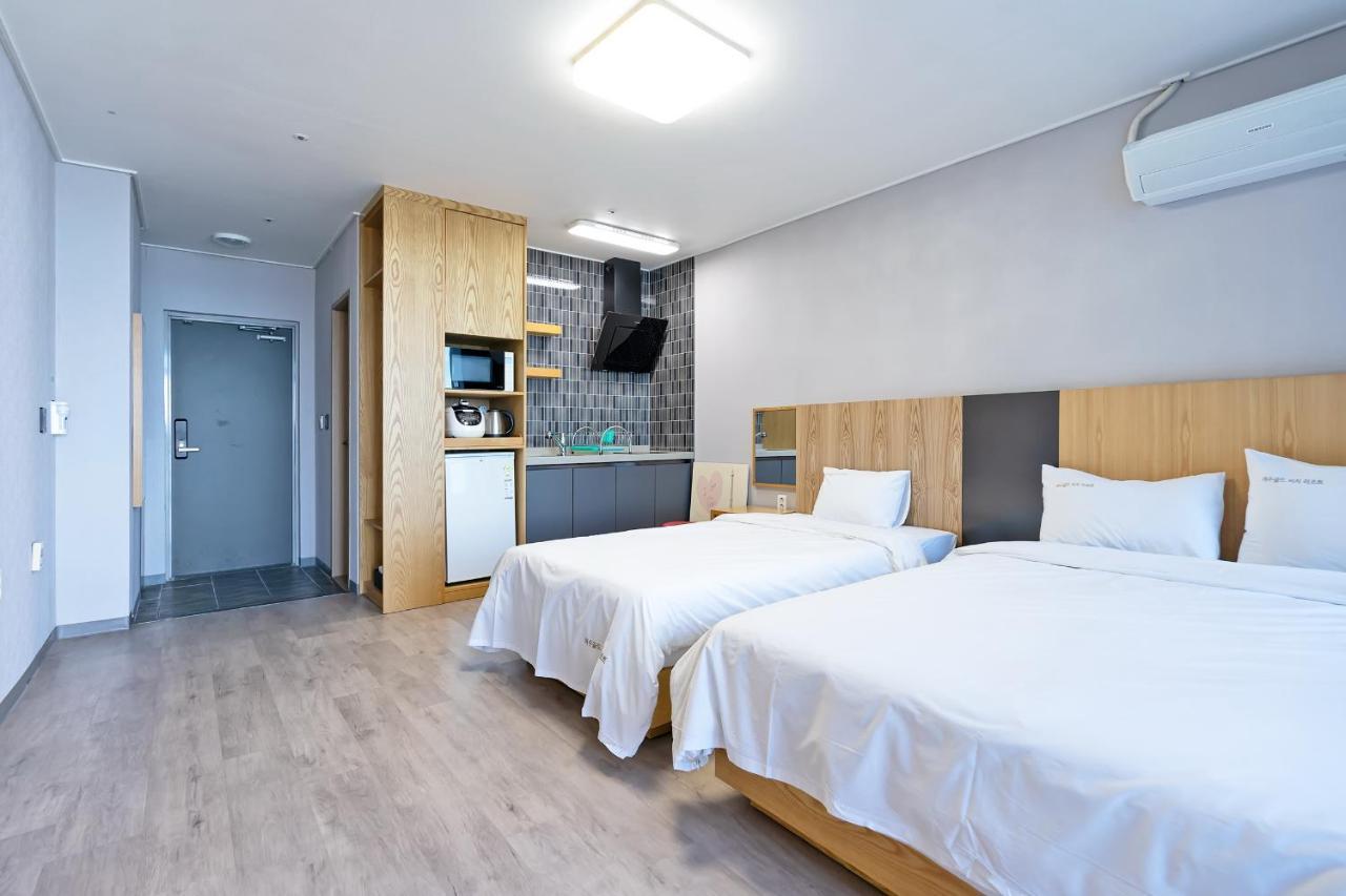 Gold Beach Resort Йосу Экстерьер фото
