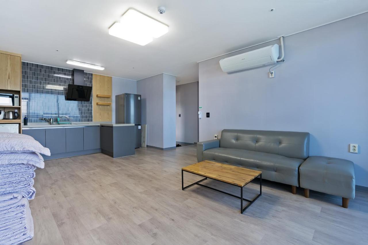 Gold Beach Resort Йосу Экстерьер фото