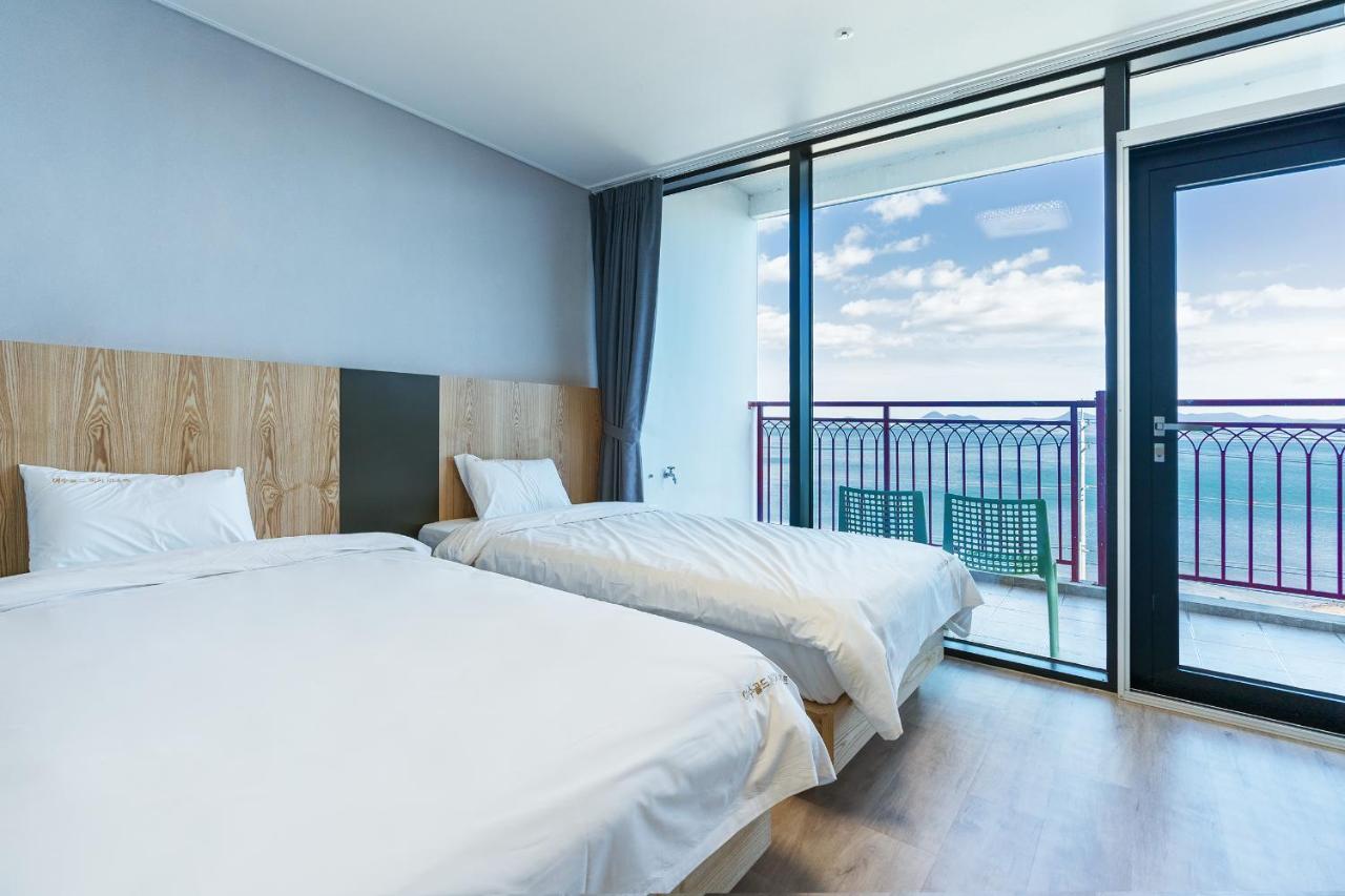 Gold Beach Resort Йосу Экстерьер фото