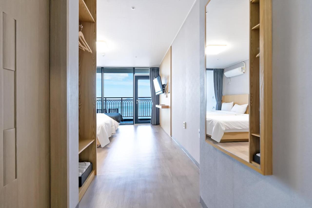 Gold Beach Resort Йосу Экстерьер фото