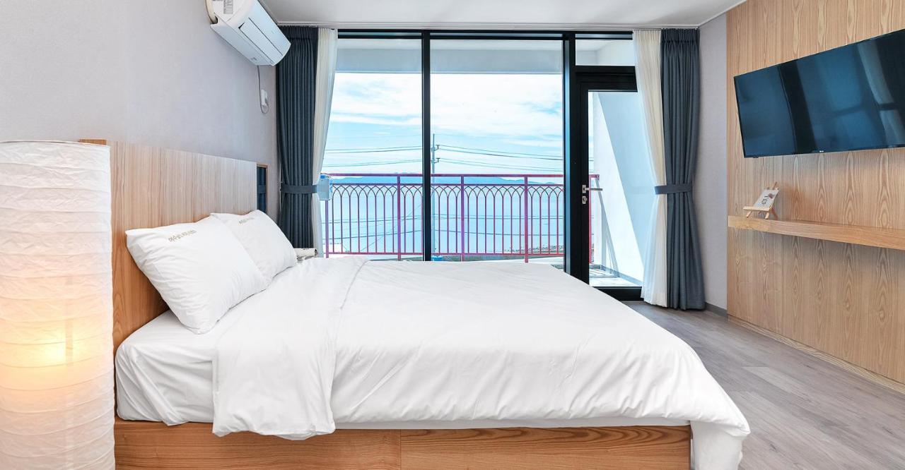 Gold Beach Resort Йосу Экстерьер фото