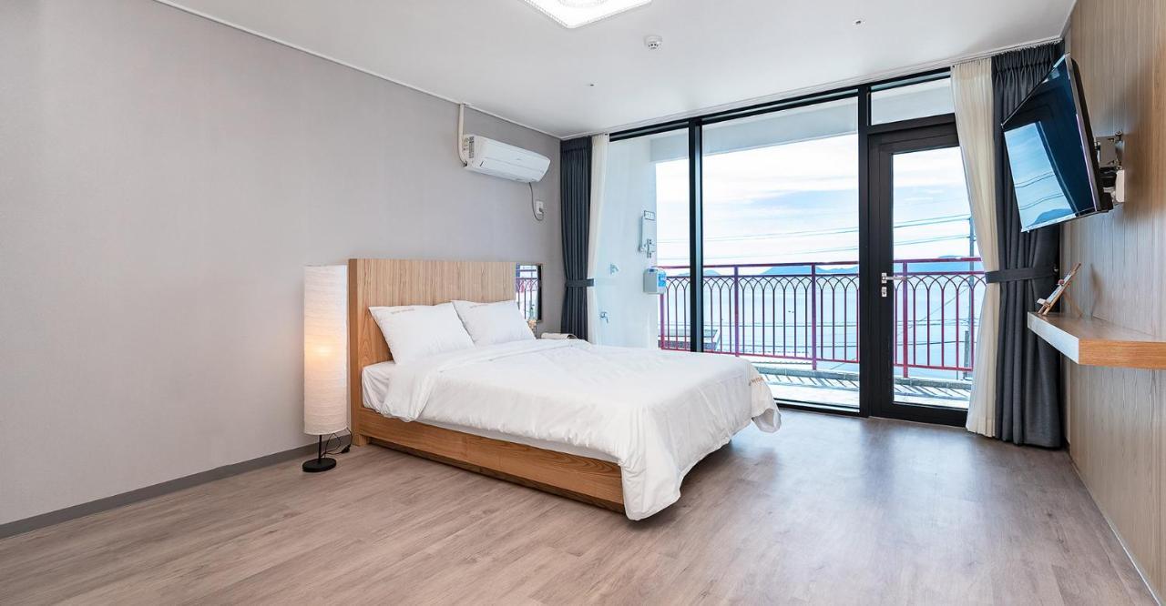 Gold Beach Resort Йосу Экстерьер фото
