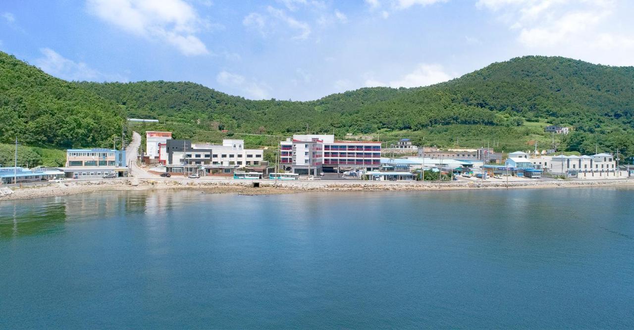 Gold Beach Resort Йосу Экстерьер фото