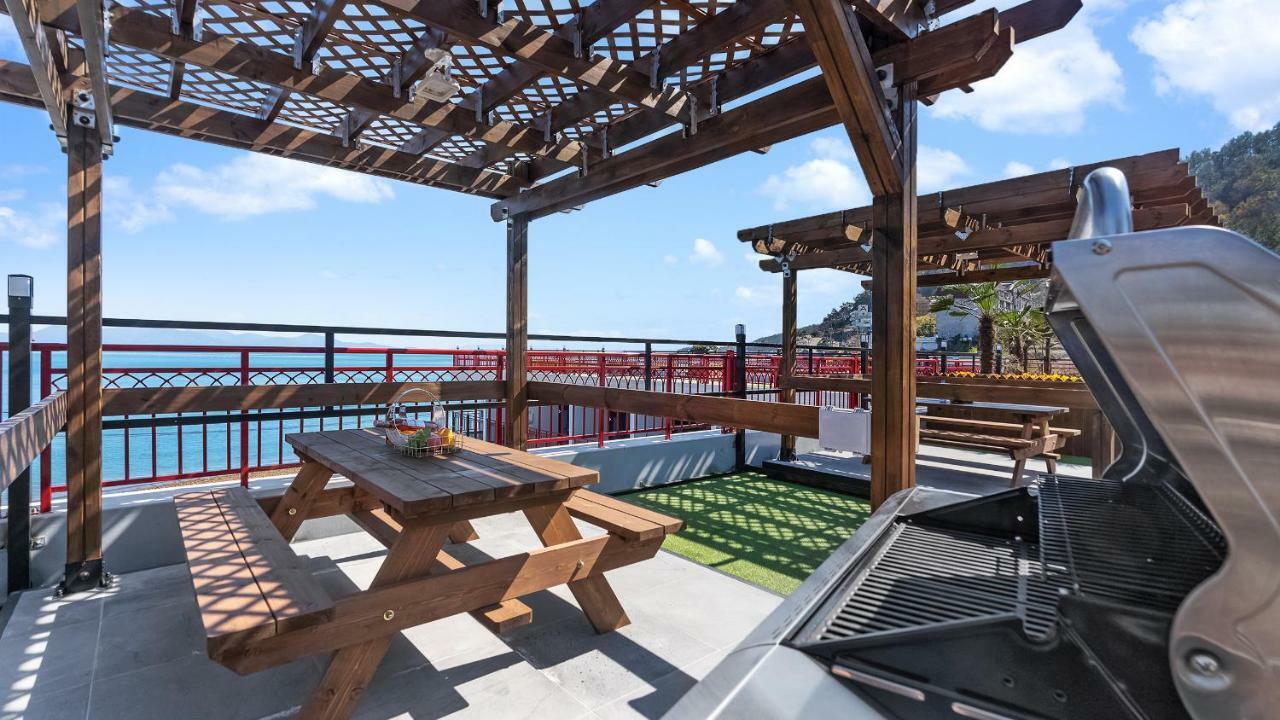 Gold Beach Resort Йосу Экстерьер фото