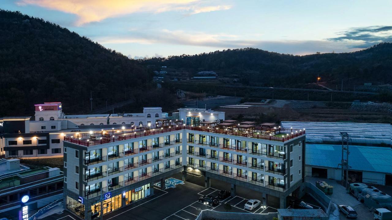 Gold Beach Resort Йосу Экстерьер фото