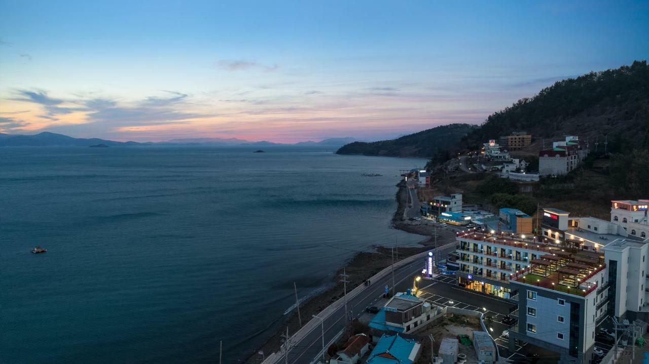 Gold Beach Resort Йосу Экстерьер фото